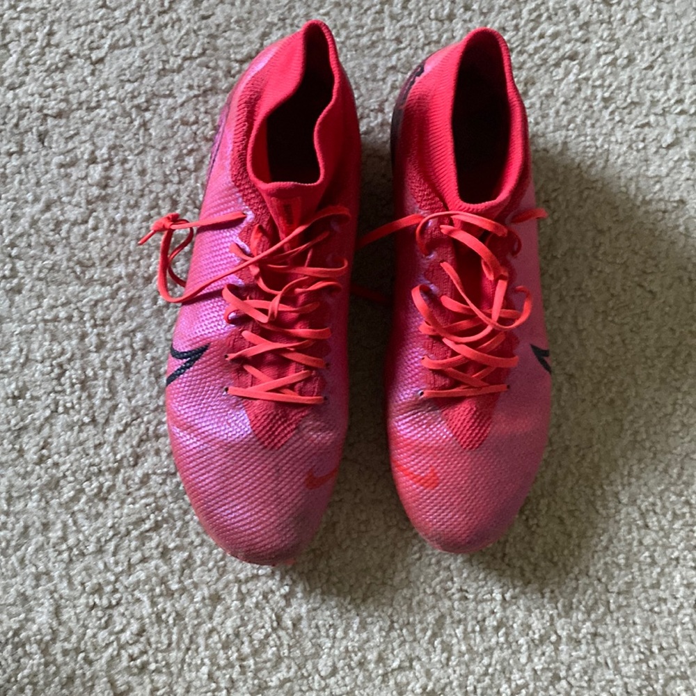 Mercurial Vapor 13 Club MG 'Laser Crimson'